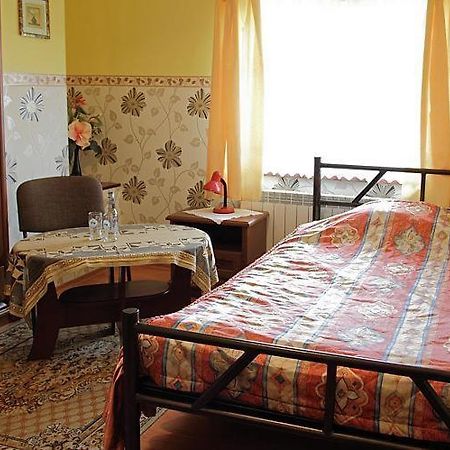 Hotel Mily Krosno Extérieur photo