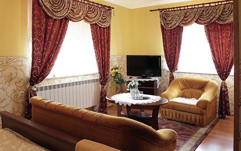 Hotel Mily Krosno Extérieur photo