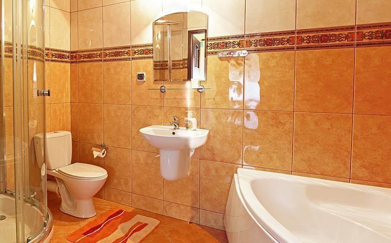 Hotel Mily Krosno Extérieur photo