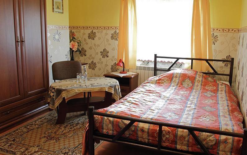 Hotel Mily Krosno Extérieur photo