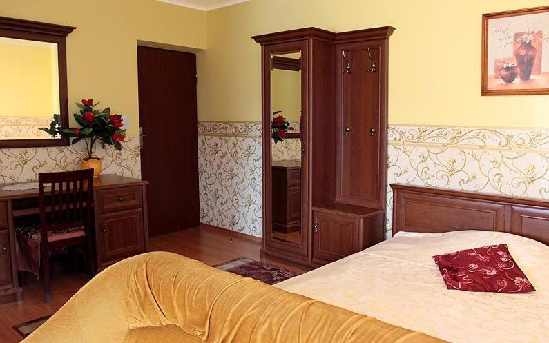 Hotel Mily Krosno Chambre photo