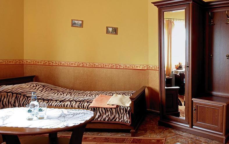 Hotel Mily Krosno Chambre photo