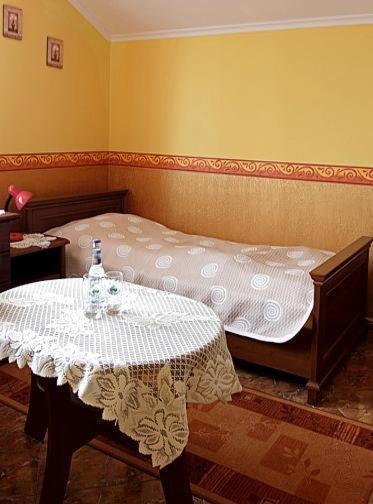 Hotel Mily Krosno Chambre photo